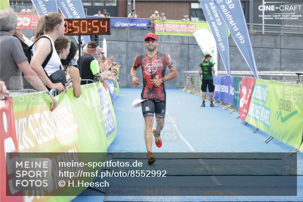10.08.2025 - GEWOBA Citytriathlon Bremen H.Heesch http://msf.ph/oto/8552992 10.08.2025 13:50:57 Ziel 815 meine-sportfotos.de