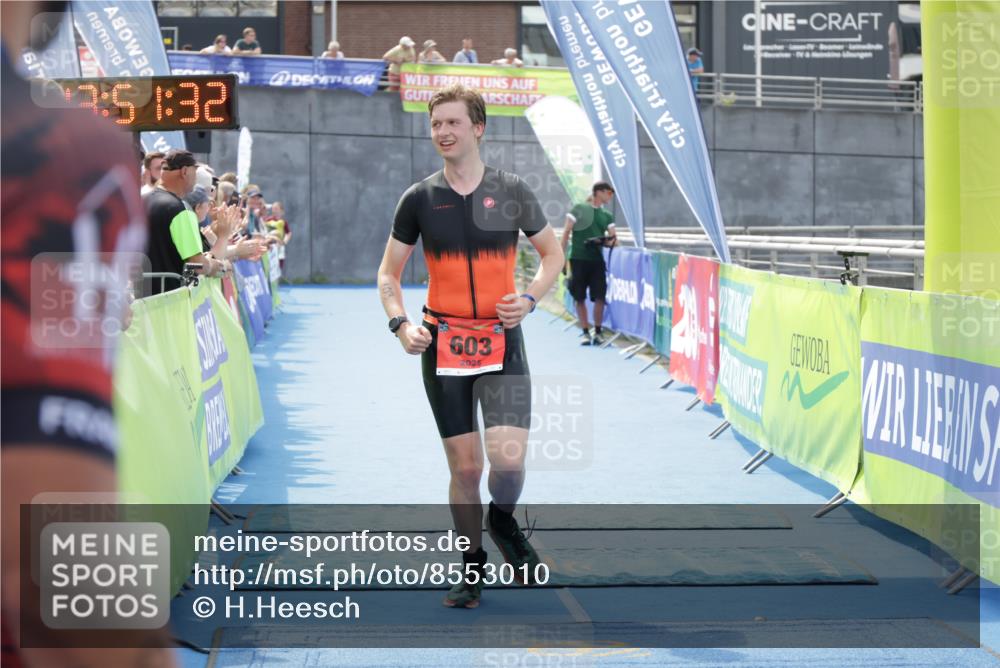 10.08.2025 - GEWOBA Citytriathlon Bremen H.Heesch http://msf.ph/oto/8553010 10.08.2025 13:51:36 Ziel 603 meine-sportfotos.de