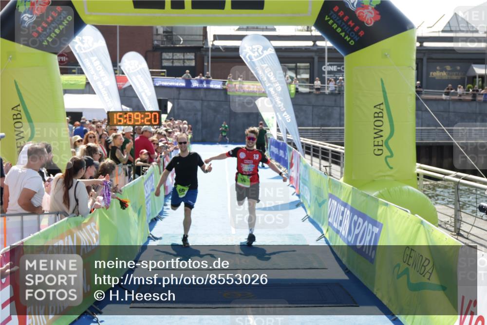 10.08.2025 - GEWOBA Citytriathlon Bremen H.Heesch http://msf.ph/oto/8553026 10.08.2025 15:09:24 Ziel 55, 66 meine-sportfotos.de