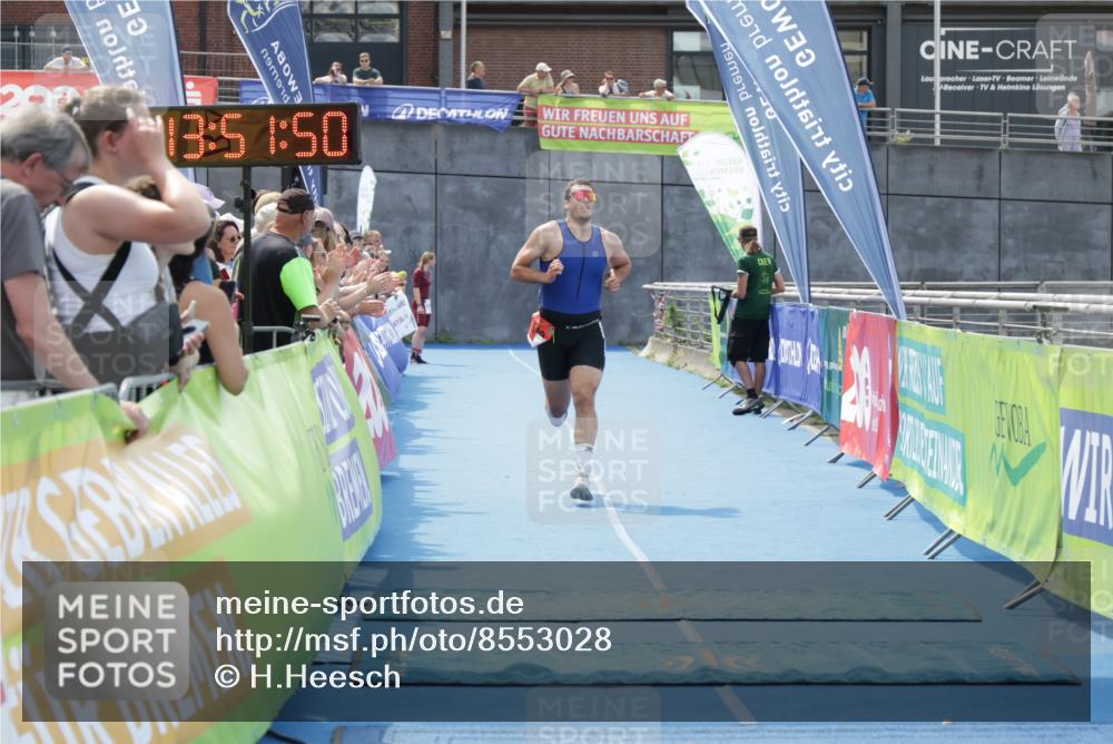 10.08.2025 - GEWOBA Citytriathlon Bremen H.Heesch http://msf.ph/oto/8553028 10.08.2025 13:51:54 Ziel 589, 695 meine-sportfotos.de