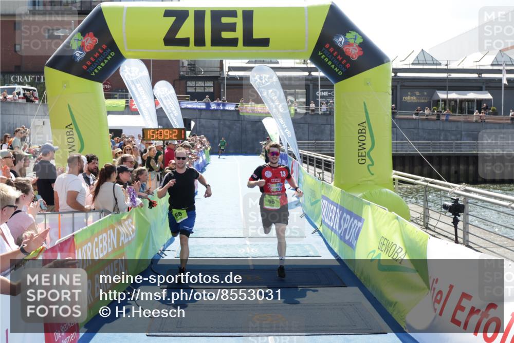 10.08.2025 - GEWOBA Citytriathlon Bremen H.Heesch http://msf.ph/oto/8553031 10.08.2025 15:09:25 Ziel 55, 66 meine-sportfotos.de