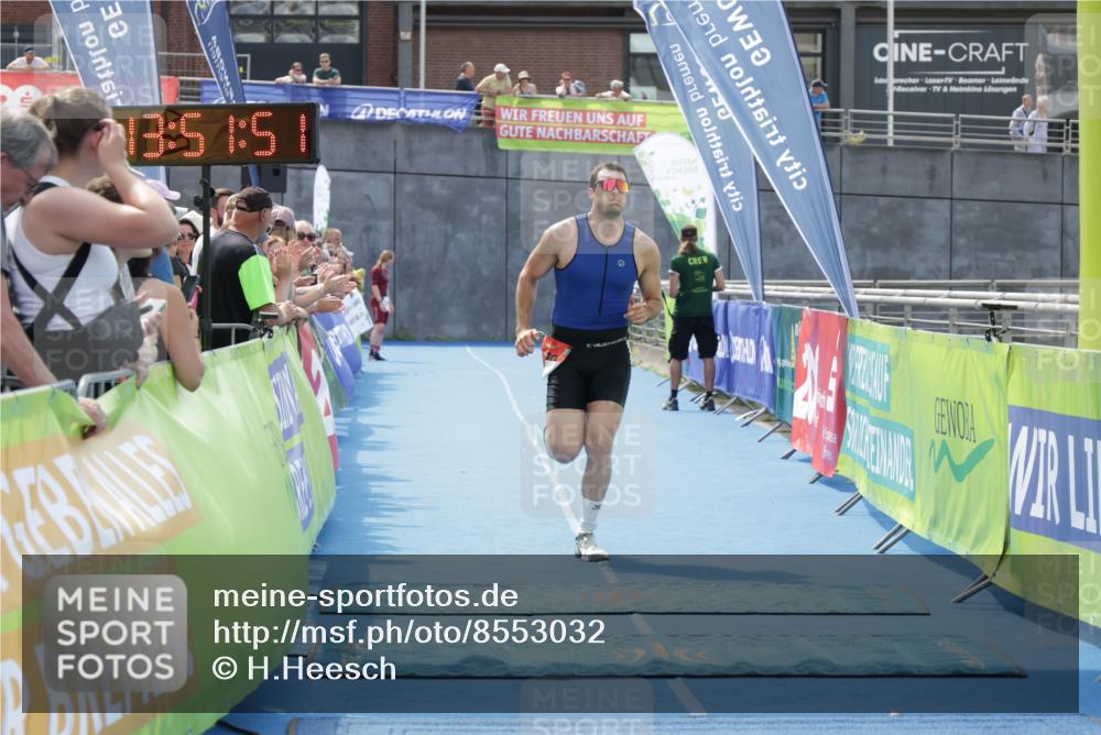 10.08.2025 - GEWOBA Citytriathlon Bremen H.Heesch http://msf.ph/oto/8553032 10.08.2025 13:51:54 Ziel 589, 695 meine-sportfotos.de