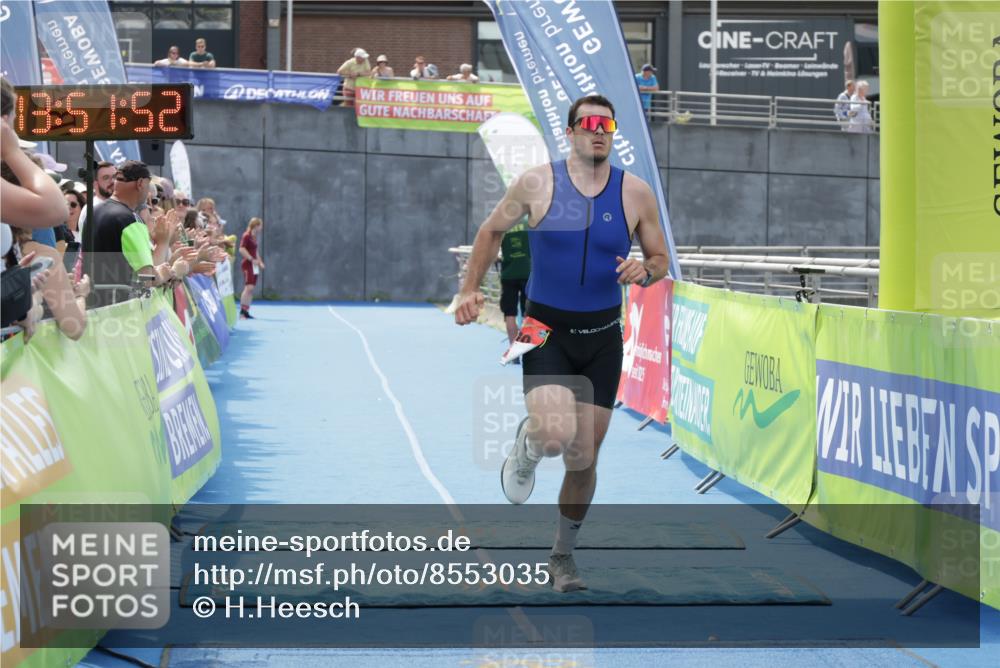 10.08.2025 - GEWOBA Citytriathlon Bremen H.Heesch http://msf.ph/oto/8553035 10.08.2025 13:51:55 Ziel 589, 695 meine-sportfotos.de