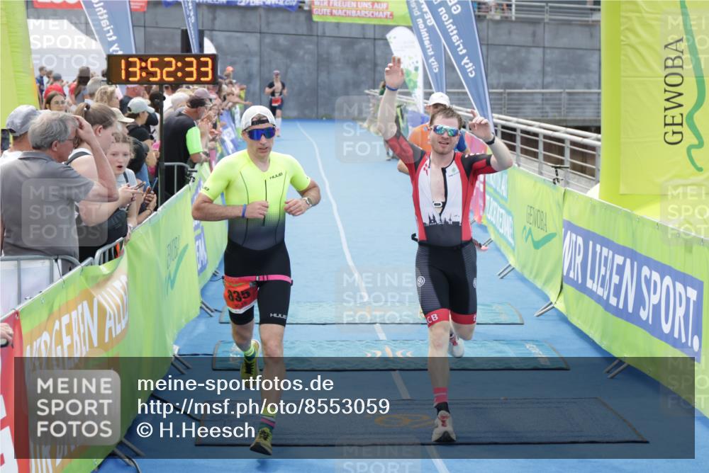 10.08.2025 - GEWOBA Citytriathlon Bremen H.Heesch http://msf.ph/oto/8553059 10.08.2025 13:52:36 Ziel 662, 830, 835 meine-sportfotos.de
