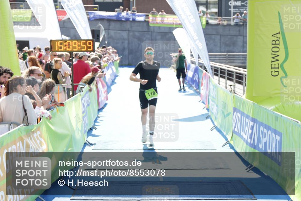 10.08.2025 - GEWOBA Citytriathlon Bremen H.Heesch http://msf.ph/oto/8553078 10.08.2025 15:10:03 Ziel 118, 155 meine-sportfotos.de