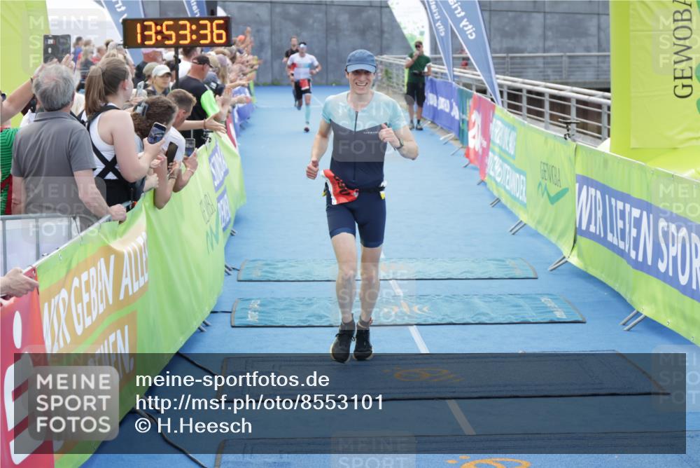 10.08.2025 - GEWOBA Citytriathlon Bremen H.Heesch http://msf.ph/oto/8553101 10.08.2025 13:53:40 Ziel 658, 690, 723 meine-sportfotos.de