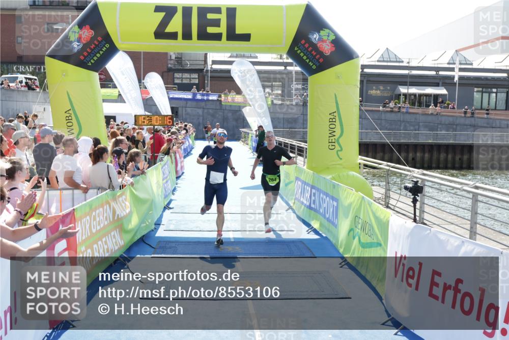 10.08.2025 - GEWOBA Citytriathlon Bremen H.Heesch http://msf.ph/oto/8553106 10.08.2025 15:10:20 Ziel 37, 148, 264 meine-sportfotos.de