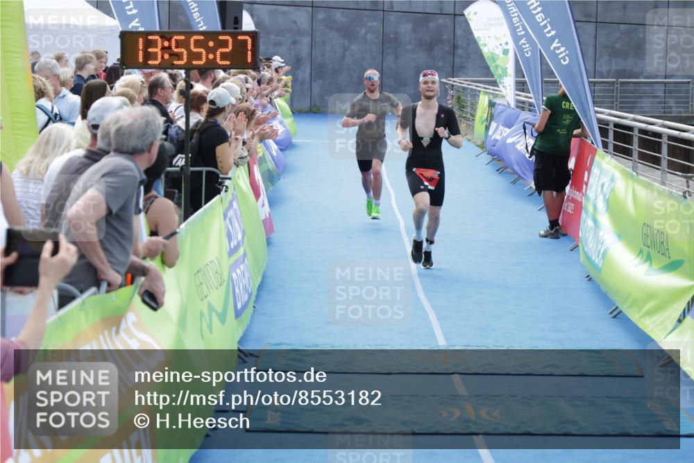 10.08.2025 - GEWOBA Citytriathlon Bremen H.Heesch http://msf.ph/oto/8553182 10.08.2025 13:55:30 Ziel 579, 694 meine-sportfotos.de