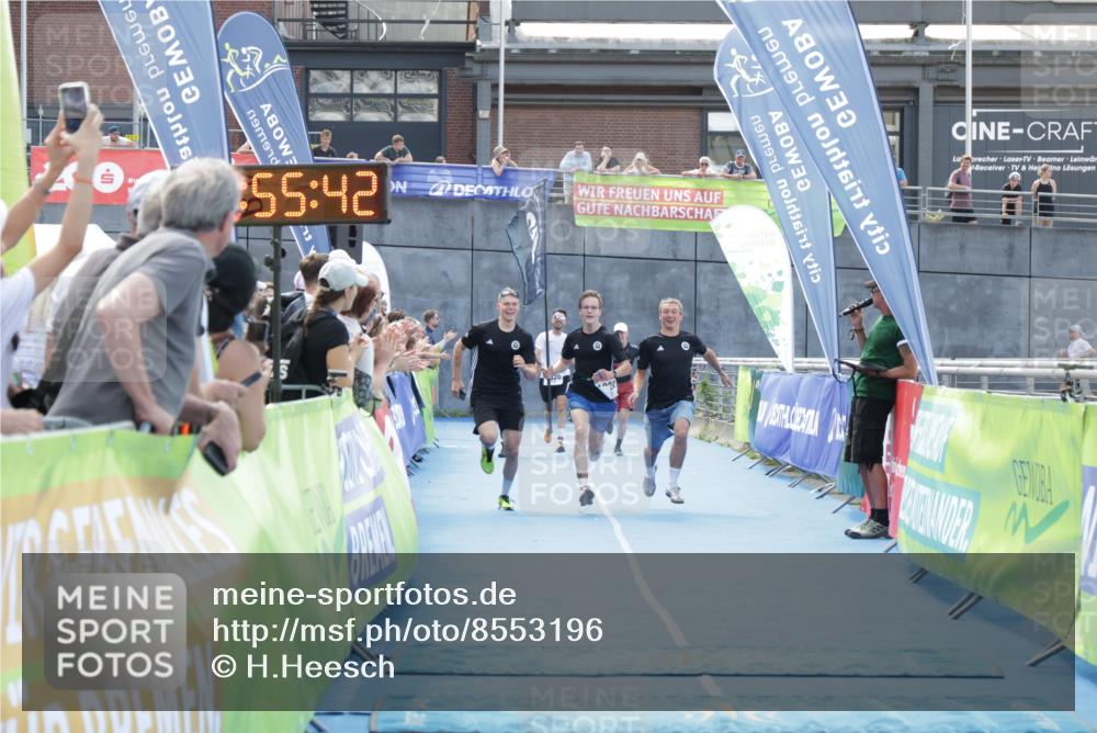 10.08.2025 - GEWOBA Citytriathlon Bremen H.Heesch http://msf.ph/oto/8553196 10.08.2025 13:55:46 Ziel 1022 meine-sportfotos.de