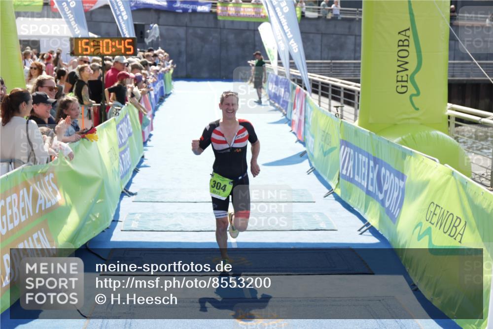 10.08.2025 - GEWOBA Citytriathlon Bremen H.Heesch http://msf.ph/oto/8553200 10.08.2025 15:10:49 Ziel 261, 304 meine-sportfotos.de