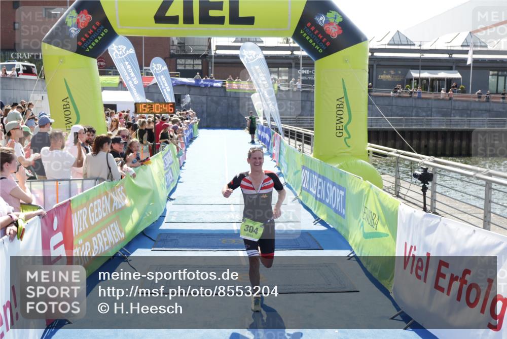 10.08.2025 - GEWOBA Citytriathlon Bremen H.Heesch http://msf.ph/oto/8553204 10.08.2025 15:10:50 Ziel 261, 304 meine-sportfotos.de