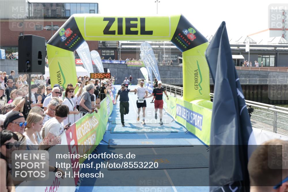 10.08.2025 - GEWOBA Citytriathlon Bremen H.Heesch http://msf.ph/oto/8553220 10.08.2025 13:55:52 Ziel 1020, 1022 meine-sportfotos.de