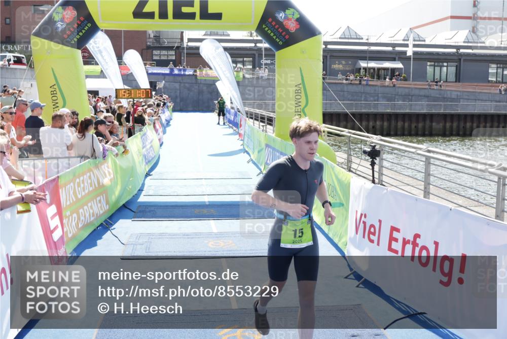 10.08.2025 - GEWOBA Citytriathlon Bremen H.Heesch http://msf.ph/oto/8553229 10.08.2025 15:11:11 Ziel 15 meine-sportfotos.de