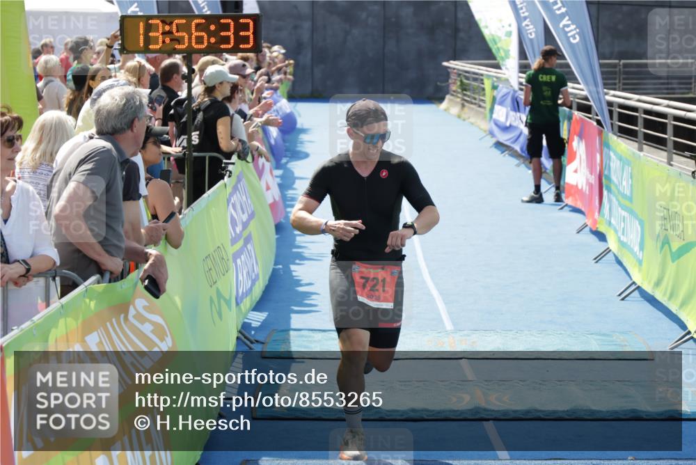 10.08.2025 - GEWOBA Citytriathlon Bremen H.Heesch http://msf.ph/oto/8553265 10.08.2025 13:56:37 Ziel 721 meine-sportfotos.de