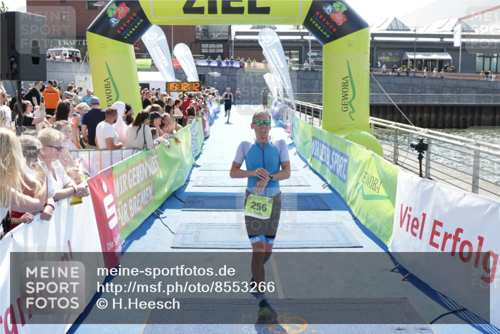 10.08.2025 - GEWOBA Citytriathlon Bremen H.Heesch http://msf.ph/oto/8553266 10.08.2025 15:12:16 Ziel 243, 256 meine-sportfotos.de