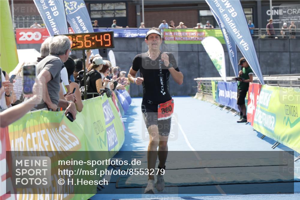 10.08.2025 - GEWOBA Citytriathlon Bremen H.Heesch http://msf.ph/oto/8553279 10.08.2025 13:56:53 Ziel 890 meine-sportfotos.de