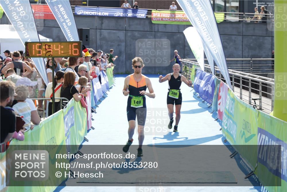 10.08.2025 - GEWOBA Citytriathlon Bremen H.Heesch http://msf.ph/oto/8553280 10.08.2025 15:44:20 Ziel 149, 398, 519 meine-sportfotos.de