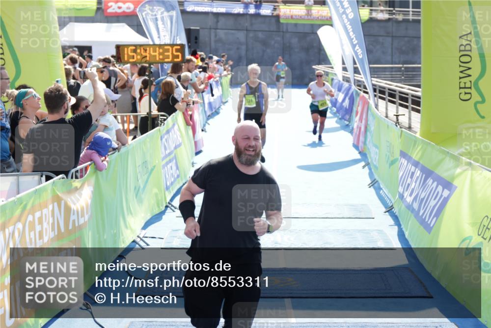 10.08.2025 - GEWOBA Citytriathlon Bremen H.Heesch http://msf.ph/oto/8553311 10.08.2025 15:44:39 Ziel 183, 331, 451 meine-sportfotos.de