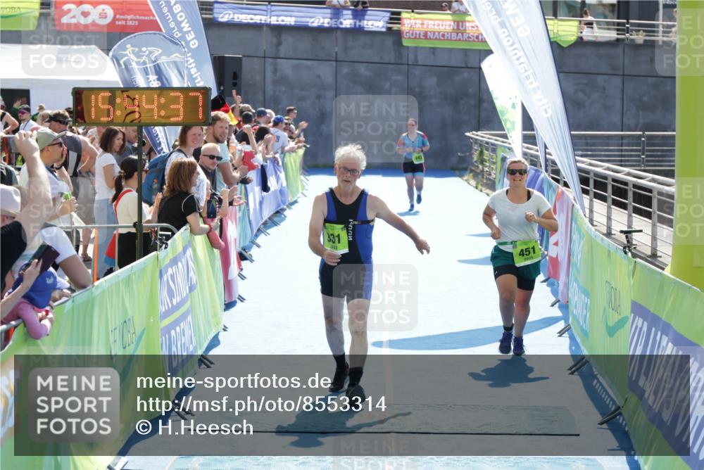 10.08.2025 - GEWOBA Citytriathlon Bremen H.Heesch http://msf.ph/oto/8553314 10.08.2025 15:44:41 Ziel 183, 331, 451 meine-sportfotos.de