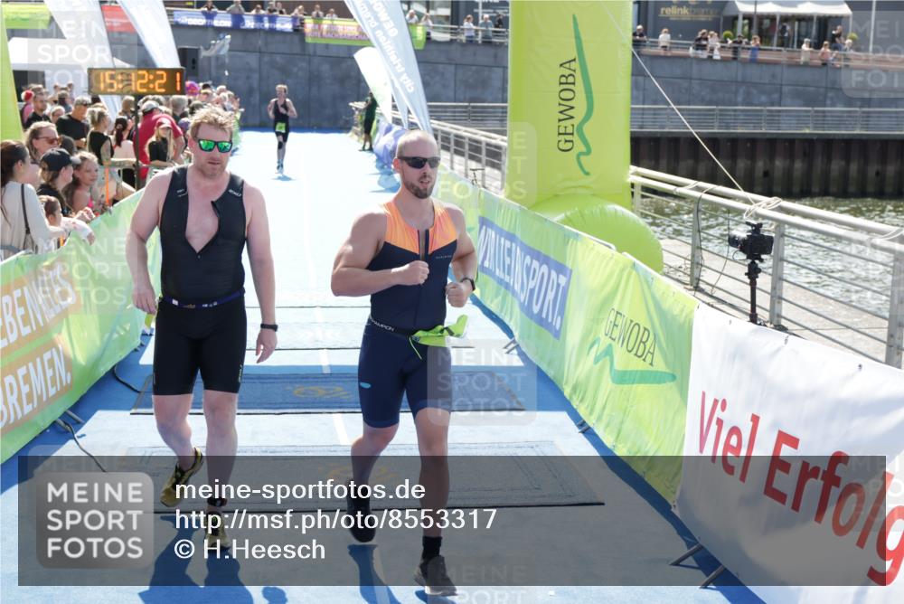 10.08.2025 - GEWOBA Citytriathlon Bremen H.Heesch http://msf.ph/oto/8553317 10.08.2025 15:12:25 Ziel 97, 122, 243 meine-sportfotos.de
