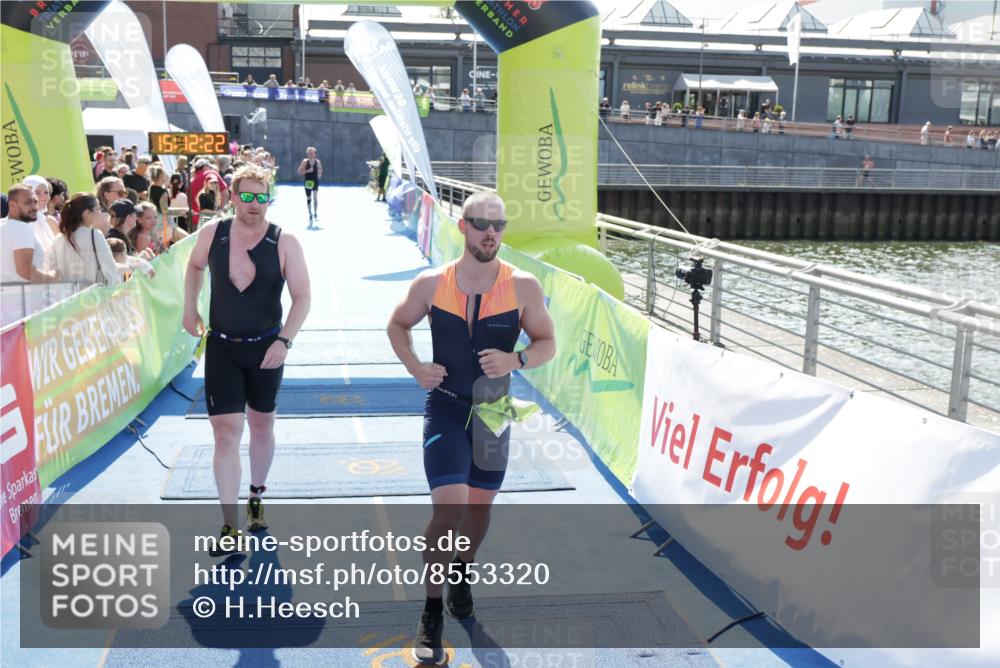 10.08.2025 - GEWOBA Citytriathlon Bremen H.Heesch http://msf.ph/oto/8553320 10.08.2025 15:12:25 Ziel 97, 122, 243 meine-sportfotos.de