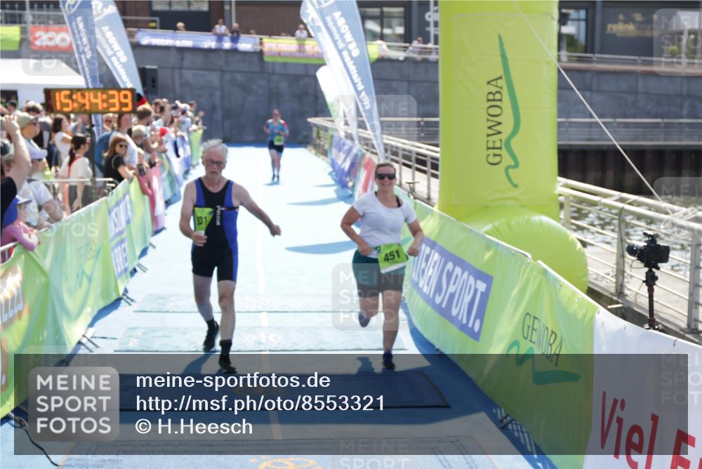 10.08.2025 - GEWOBA Citytriathlon Bremen H.Heesch http://msf.ph/oto/8553321 10.08.2025 15:44:43 Ziel 183, 331, 451 meine-sportfotos.de