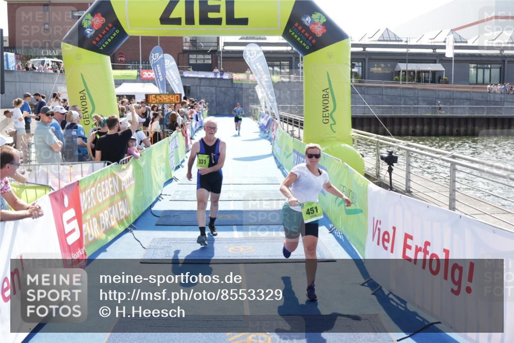 10.08.2025 - GEWOBA Citytriathlon Bremen H.Heesch http://msf.ph/oto/8553329 10.08.2025 15:44:44 Ziel 183, 331, 451 meine-sportfotos.de