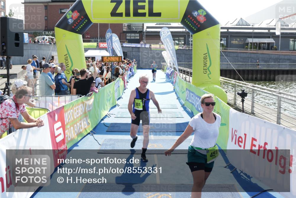 10.08.2025 - GEWOBA Citytriathlon Bremen H.Heesch http://msf.ph/oto/8553331 10.08.2025 15:44:45 Ziel 331, 443, 451 meine-sportfotos.de