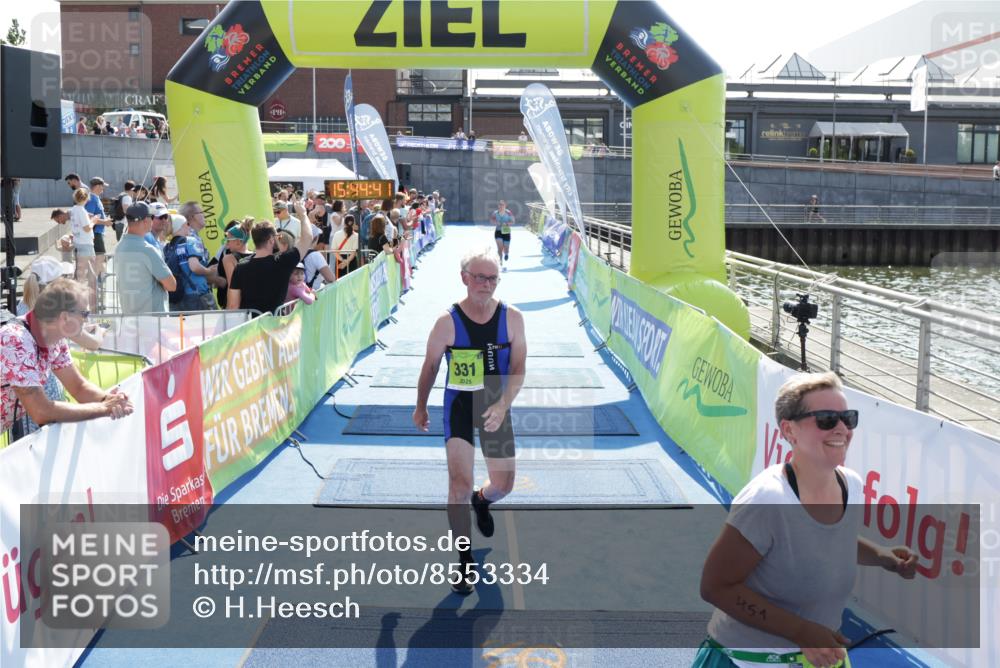 10.08.2025 - GEWOBA Citytriathlon Bremen H.Heesch http://msf.ph/oto/8553334 10.08.2025 15:44:45 Ziel 331, 443, 451 meine-sportfotos.de