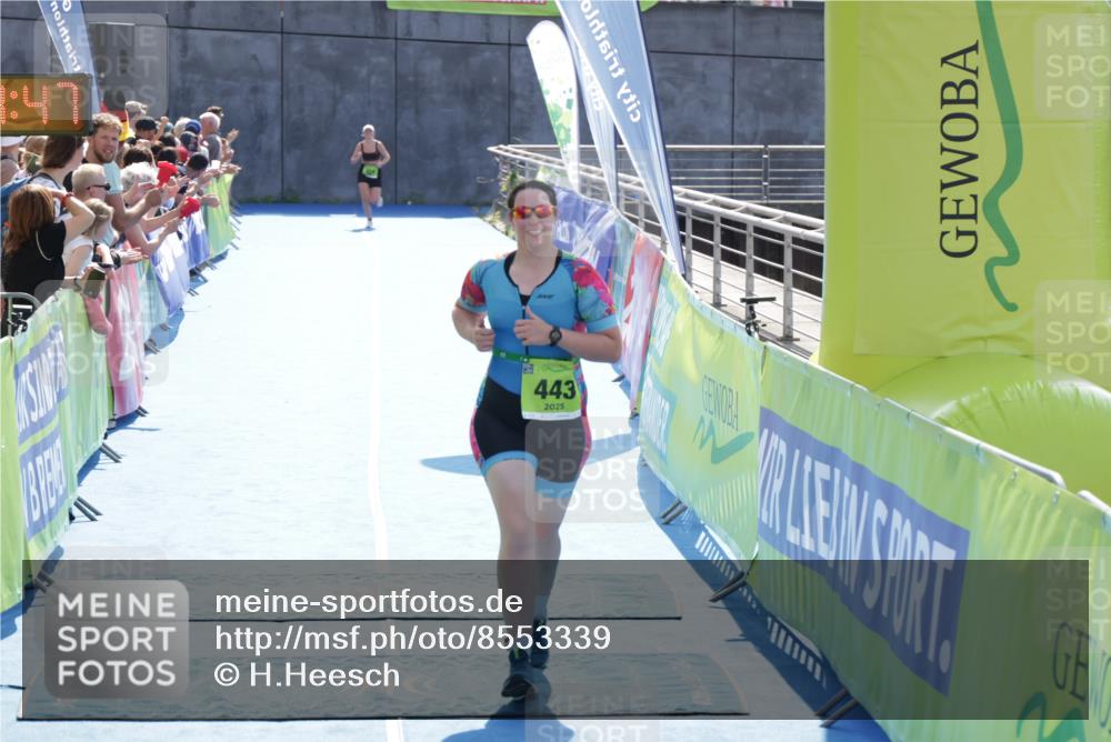 10.08.2025 - GEWOBA Citytriathlon Bremen H.Heesch http://msf.ph/oto/8553339 10.08.2025 15:44:51 Ziel 443 meine-sportfotos.de