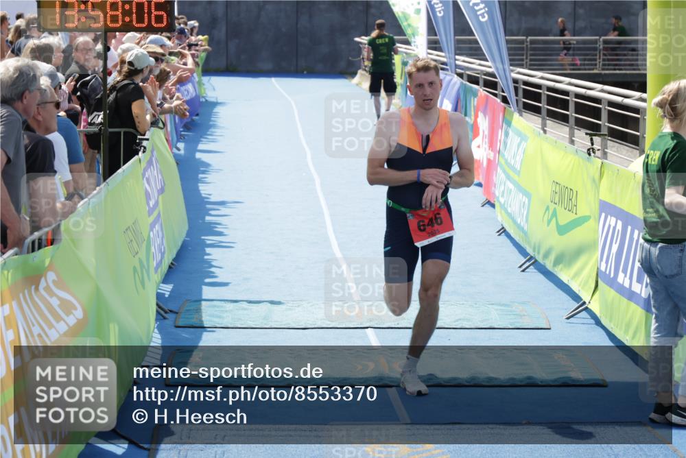 10.08.2025 - GEWOBA Citytriathlon Bremen H.Heesch http://msf.ph/oto/8553370 10.08.2025 13:58:10 Ziel 646 meine-sportfotos.de