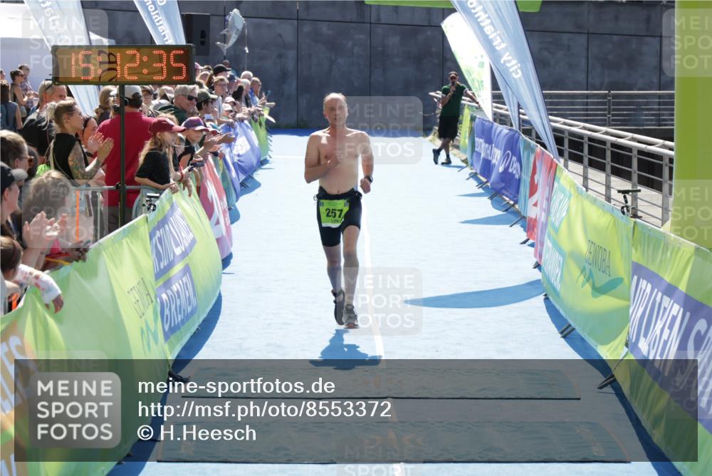 10.08.2025 - GEWOBA Citytriathlon Bremen H.Heesch http://msf.ph/oto/8553372 10.08.2025 15:12:39 Ziel 257 meine-sportfotos.de