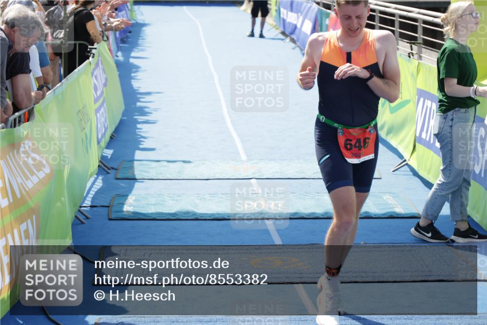 10.08.2025 - GEWOBA Citytriathlon Bremen H.Heesch http://msf.ph/oto/8553382 10.08.2025 13:58:11 Ziel 646 meine-sportfotos.de