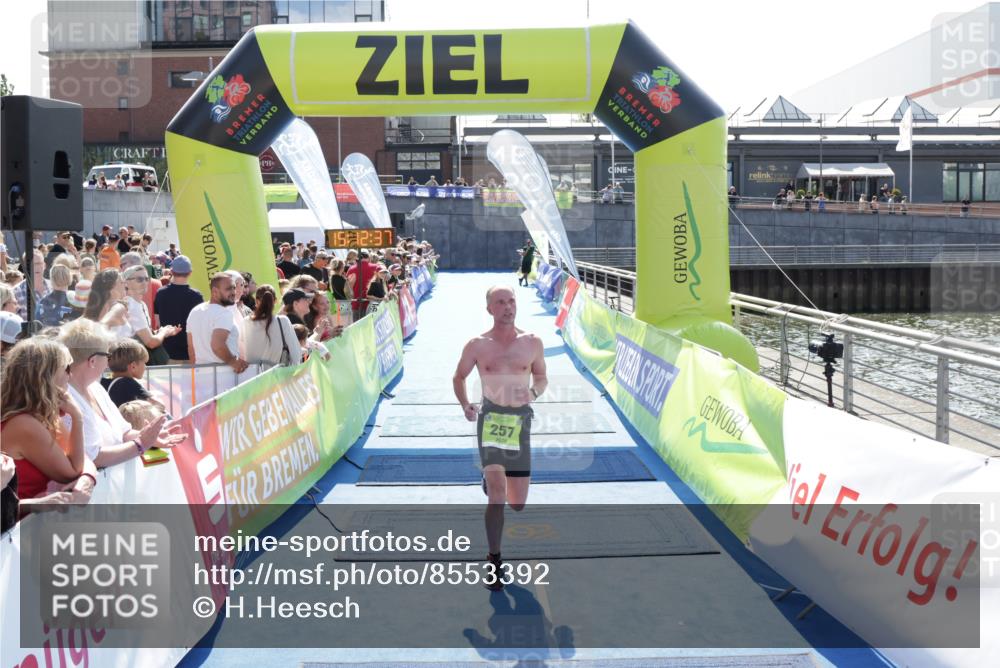 10.08.2025 - GEWOBA Citytriathlon Bremen H.Heesch http://msf.ph/oto/8553392 10.08.2025 15:12:41 Ziel 257 meine-sportfotos.de