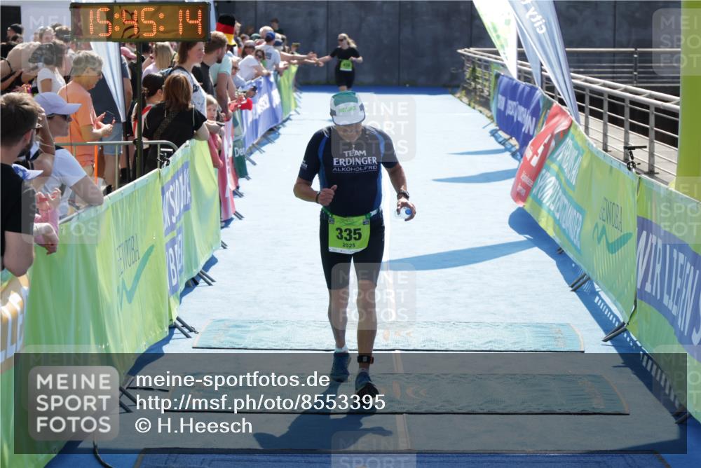 10.08.2025 - GEWOBA Citytriathlon Bremen H.Heesch http://msf.ph/oto/8553395 10.08.2025 15:45:18 Ziel 335 meine-sportfotos.de