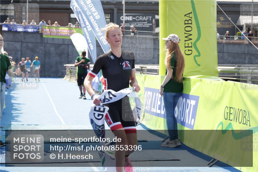 10.08.2025 - GEWOBA Citytriathlon Bremen H.Heesch http://msf.ph/oto/8553396 10.08.2025 13:58:23 Ziel 916 meine-sportfotos.de