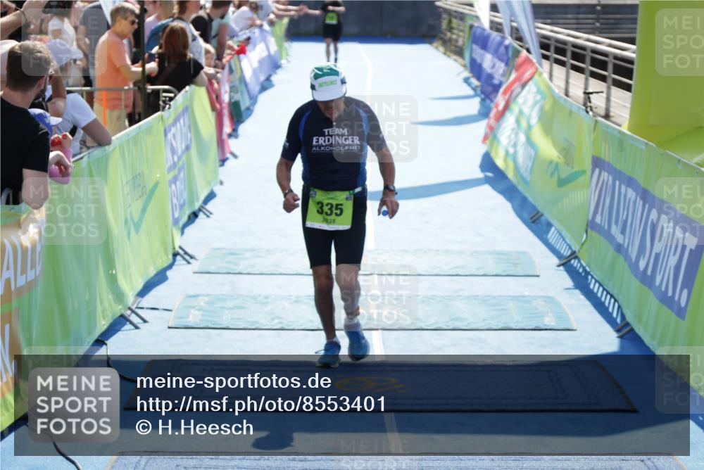 10.08.2025 - GEWOBA Citytriathlon Bremen H.Heesch http://msf.ph/oto/8553401 10.08.2025 15:45:19 Ziel 335 meine-sportfotos.de