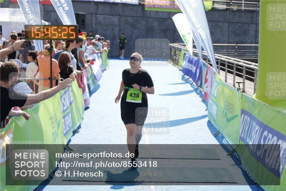 10.08.2025 - GEWOBA Citytriathlon Bremen H.Heesch http://msf.ph/oto/8553418 10.08.2025 15:45:29 Ziel 438 meine-sportfotos.de