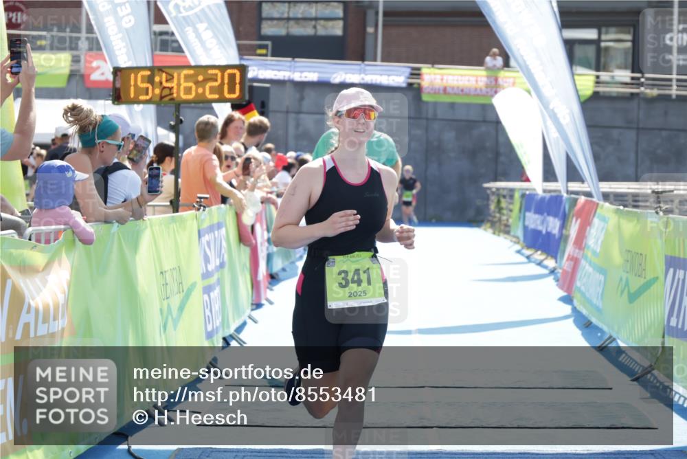 10.08.2025 - GEWOBA Citytriathlon Bremen H.Heesch http://msf.ph/oto/8553481 10.08.2025 15:46:24 Ziel 206, 341 meine-sportfotos.de