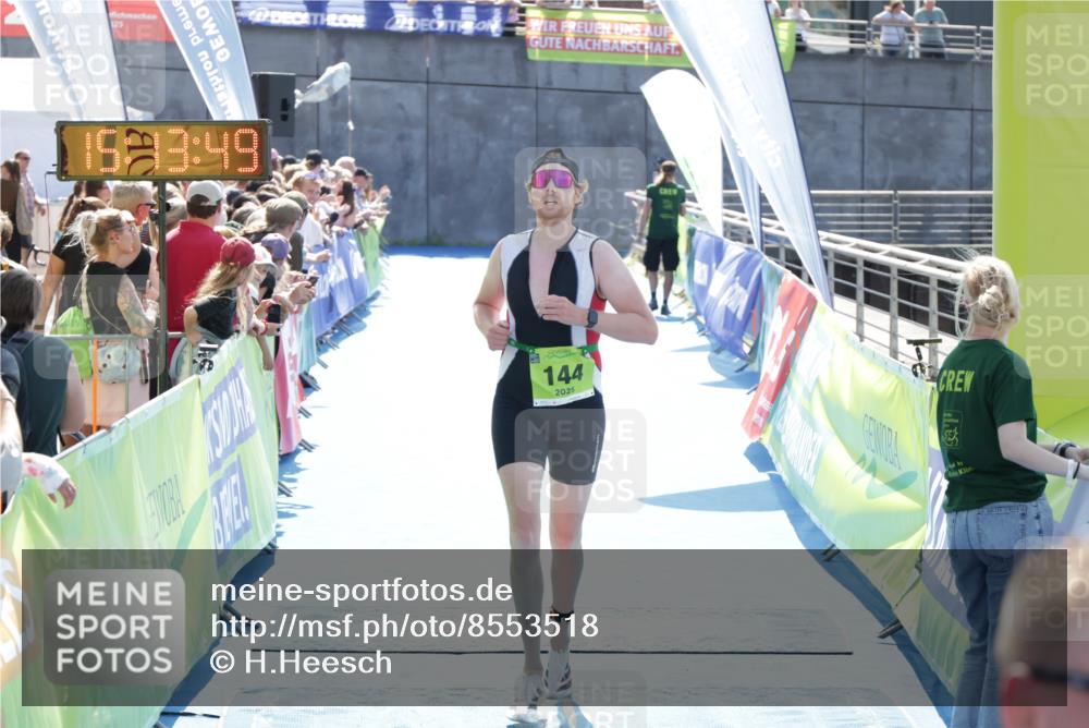 10.08.2025 - GEWOBA Citytriathlon Bremen H.Heesch http://msf.ph/oto/8553518 10.08.2025 15:13:53 Ziel 144, 227 meine-sportfotos.de