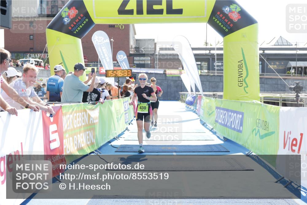 10.08.2025 - GEWOBA Citytriathlon Bremen H.Heesch http://msf.ph/oto/8553519 10.08.2025 15:46:37 Ziel 412, 430 meine-sportfotos.de