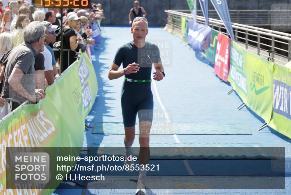 10.08.2025 - GEWOBA Citytriathlon Bremen H.Heesch http://msf.ph/oto/8553521 10.08.2025 13:59:32 Ziel 650, 828, 855 meine-sportfotos.de