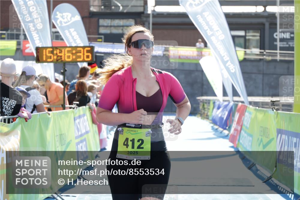 10.08.2025 - GEWOBA Citytriathlon Bremen H.Heesch http://msf.ph/oto/8553534 10.08.2025 15:46:40 Ziel 412, 430 meine-sportfotos.de