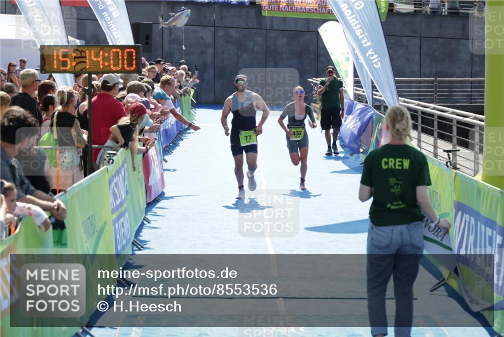 10.08.2025 - GEWOBA Citytriathlon Bremen H.Heesch http://msf.ph/oto/8553536 10.08.2025 15:14:04 Ziel 77, 432 meine-sportfotos.de