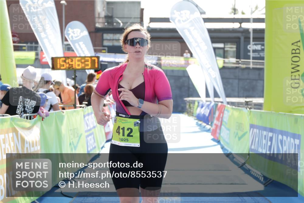 10.08.2025 - GEWOBA Citytriathlon Bremen H.Heesch http://msf.ph/oto/8553537 10.08.2025 15:46:41 Ziel 412, 430 meine-sportfotos.de