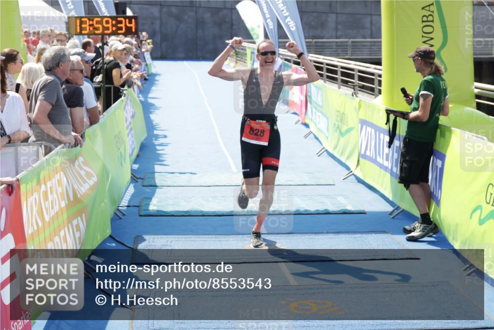 10.08.2025 - GEWOBA Citytriathlon Bremen H.Heesch http://msf.ph/oto/8553543 10.08.2025 13:59:38 Ziel 828, 855 meine-sportfotos.de