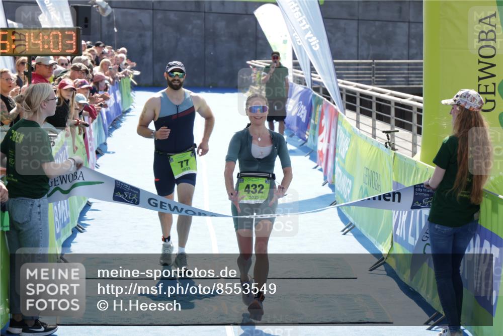 10.08.2025 - GEWOBA Citytriathlon Bremen H.Heesch http://msf.ph/oto/8553549 10.08.2025 15:14:07 Ziel 77, 432 meine-sportfotos.de