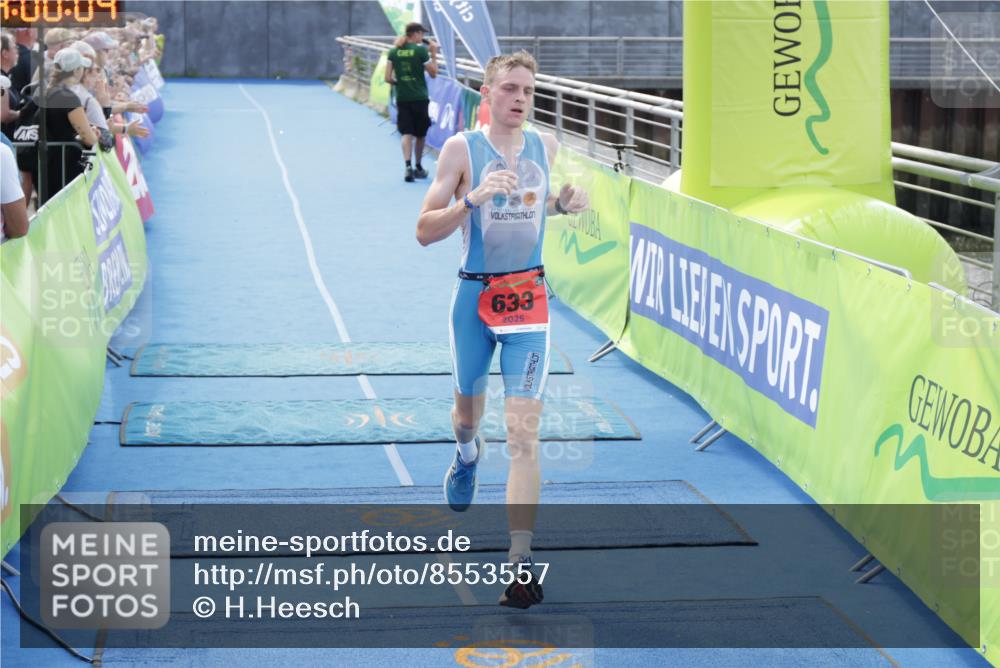 10.08.2025 - GEWOBA Citytriathlon Bremen H.Heesch http://msf.ph/oto/8553557 10.08.2025 14:00:08 Ziel 633 meine-sportfotos.de