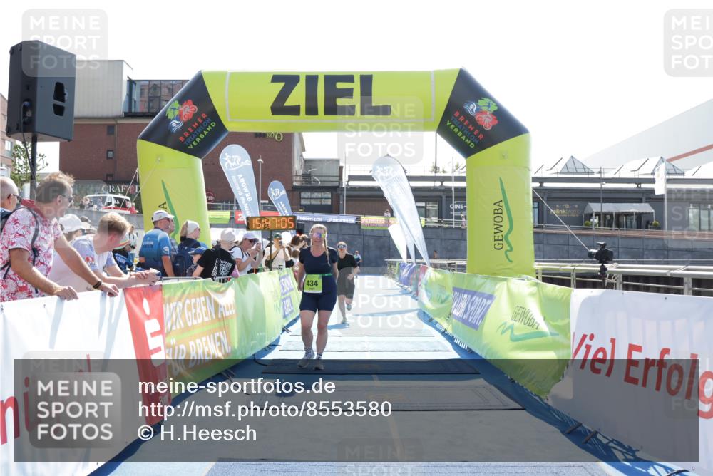 10.08.2025 - GEWOBA Citytriathlon Bremen H.Heesch http://msf.ph/oto/8553580 10.08.2025 15:47:09 Ziel 434, 437 meine-sportfotos.de