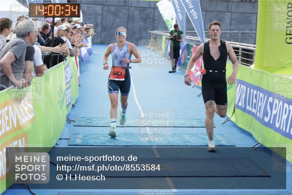 10.08.2025 - GEWOBA Citytriathlon Bremen H.Heesch http://msf.ph/oto/8553584 10.08.2025 14:00:38 Ziel 641, 943 meine-sportfotos.de